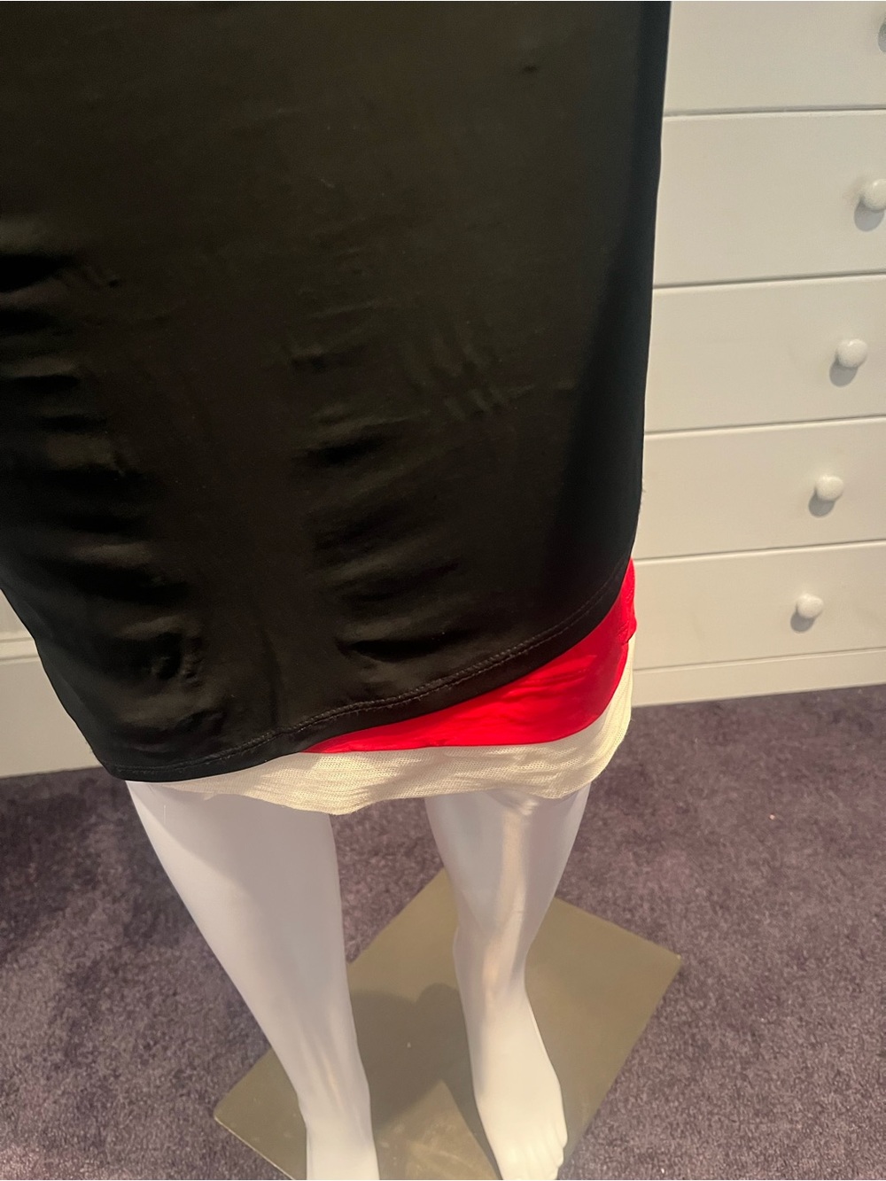 Donna Karan Collection Classic Black Jersey Body-con Dress with Red Accents - Picture 6 of 15
